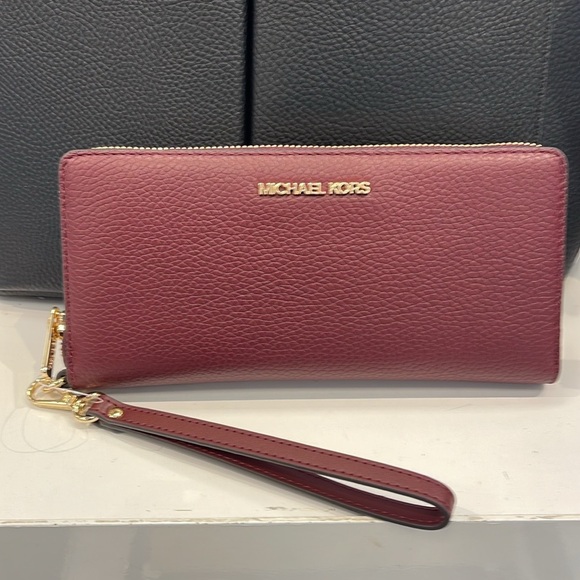 MICHAEL KORS
Leather Continental Wristlet Phone Case Wallet 
Oxblood 
NWT 
M - Picture 13 of 16